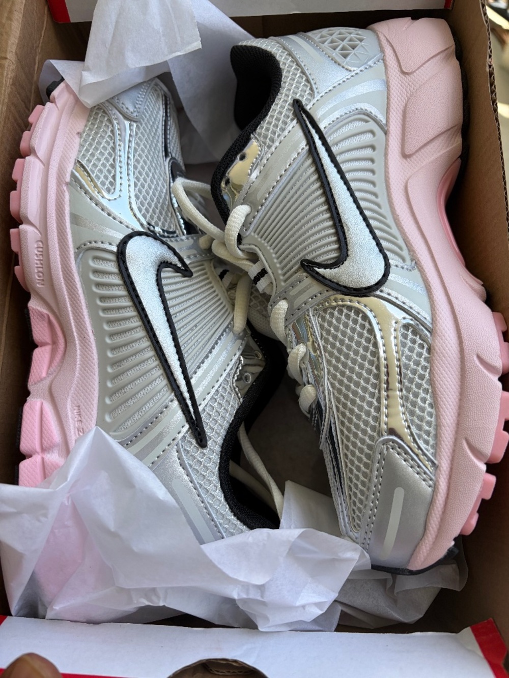 Women’s Nike Vomero 5